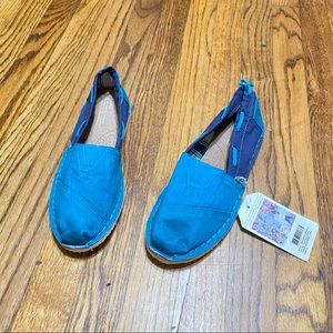 Toms classic slip on flats size 9